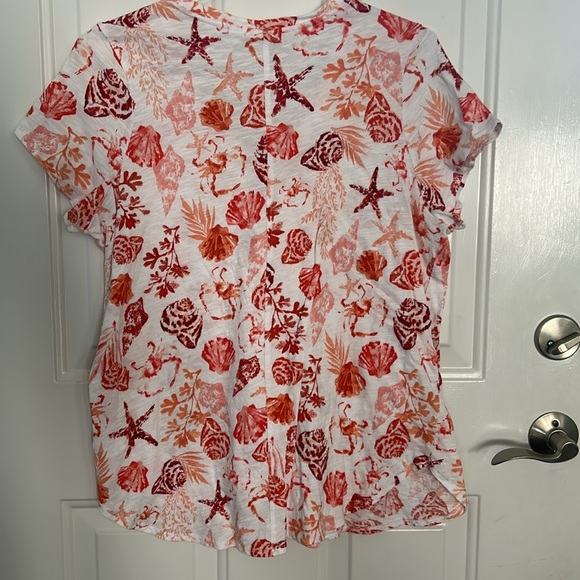 C&C California Red and Orange Seashell Print V-Neck T-Shirt Size 1X - Picture 4 of 5